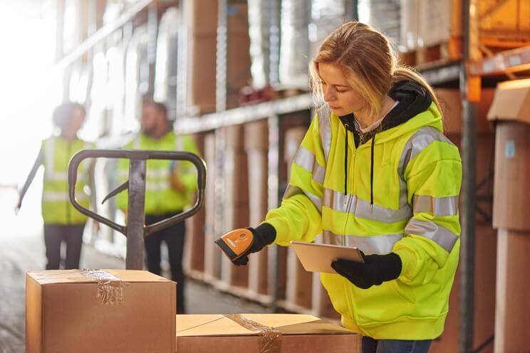 how-to-become-a-warehouse-operative-career-guides